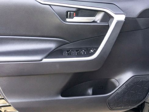 Used 2025 Toyota RAV4 XLE image 10