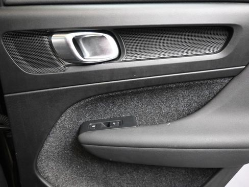 Certified 2025 Volvo XC40 B5 Core image 15