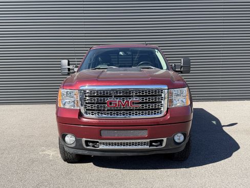 Used 2013 GMC Sierra 2500 Denali w/ Suspension Package, Off-Road image 6