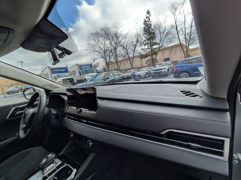 Used 2025 Mitsubishi Outlander SE image 31