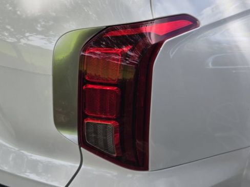 Used 2024 Hyundai Palisade Limited FWD image 7