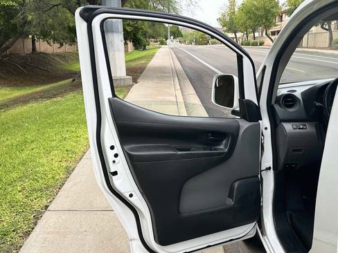 Used 2017 Nissan NV200 SV w/ Technology Package FWD image 32