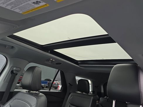 Certified 2024 Ford Explorer XLT w/ Equipment Group 202A image 15