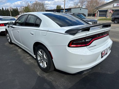 Used 2021 Dodge Charger SXT image 4