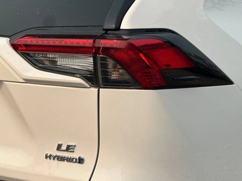 Used 2022 Toyota RAV4 LE AWD/4WD image 24