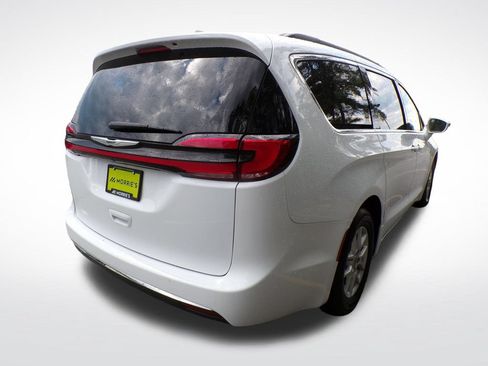 Used 2022 Chrysler Pacifica Touring-L FWD image 6