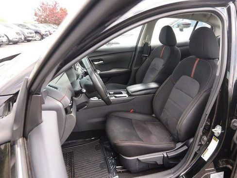 Used 2025 Nissan Sentra SR w/ Midnight Edition FWD image 8