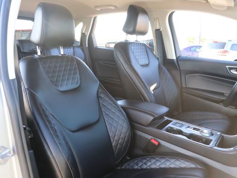 Used 2024 Ford Edge Titanium image 34