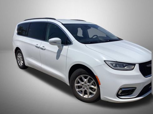 Used 2022 Chrysler Pacifica Touring-L FWD image 4