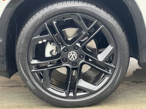 New 2026 Volkswagen Tiguan SE R-Line image 25