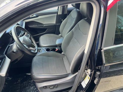Used 2022 Volkswagen Taos SE w/ IQ.Drive SE Package FWD image 11