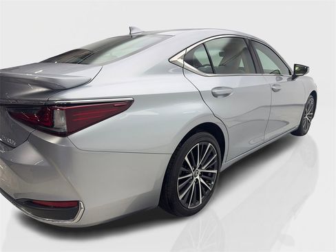 Used 2023 Lexus ES 300h w/ Premium Package image 13