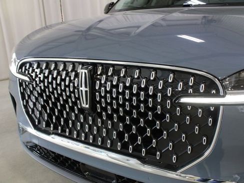 New 2026 Lincoln Aviator AWD image 30