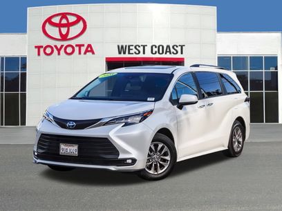 Used 2025 Toyota Sienna XLE