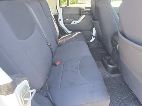Used 2015 Jeep Wrangler Unlimited Sahara AWD/4WD image 18