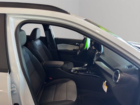 New 2025 Chevrolet Trax LT w/ Driver Confidence Package image 33