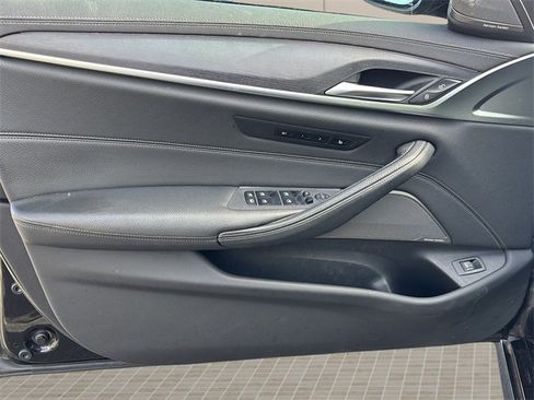 Used 2023 BMW M550i xDrive w/ Dynamic Handling Package image 16