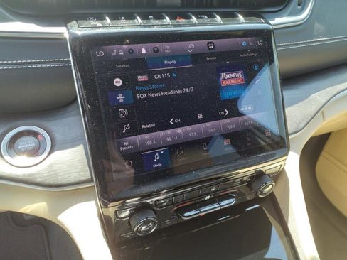 Used 2024 Jeep Grand Cherokee Limited image 12