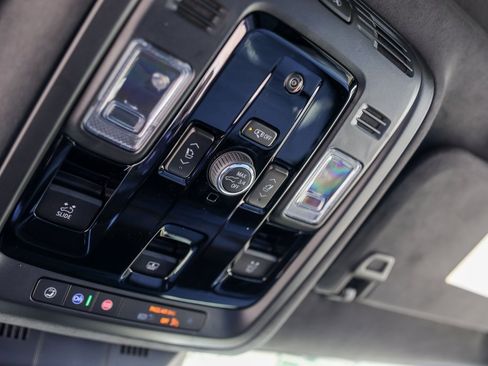 Certified 2025 Cadillac Escalade ESV Sport Platinum image 19