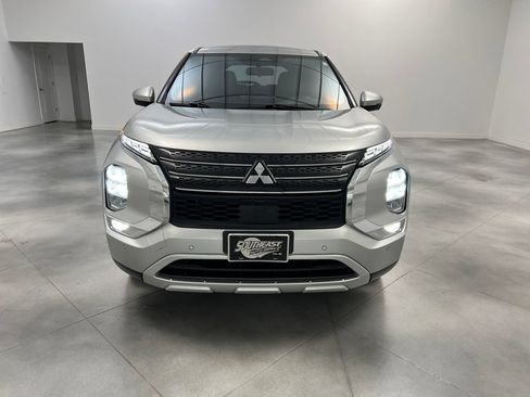 Used 2024 Mitsubishi Outlander SE FWD image 3