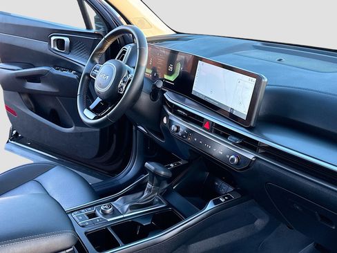Used 2025 Kia Sorento S w/ Panoramic Sunroof Package image 5