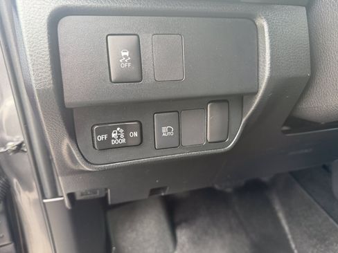Used 2021 Toyota Tacoma SR5 AWD/4WD image 19