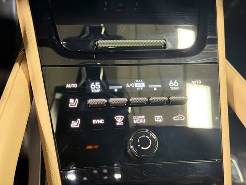 Certified 2025 Porsche Cayenne image 33