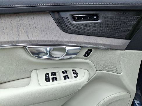New 2025 Volvo XC90 B6 Ultra w/ Lounge Package image 8