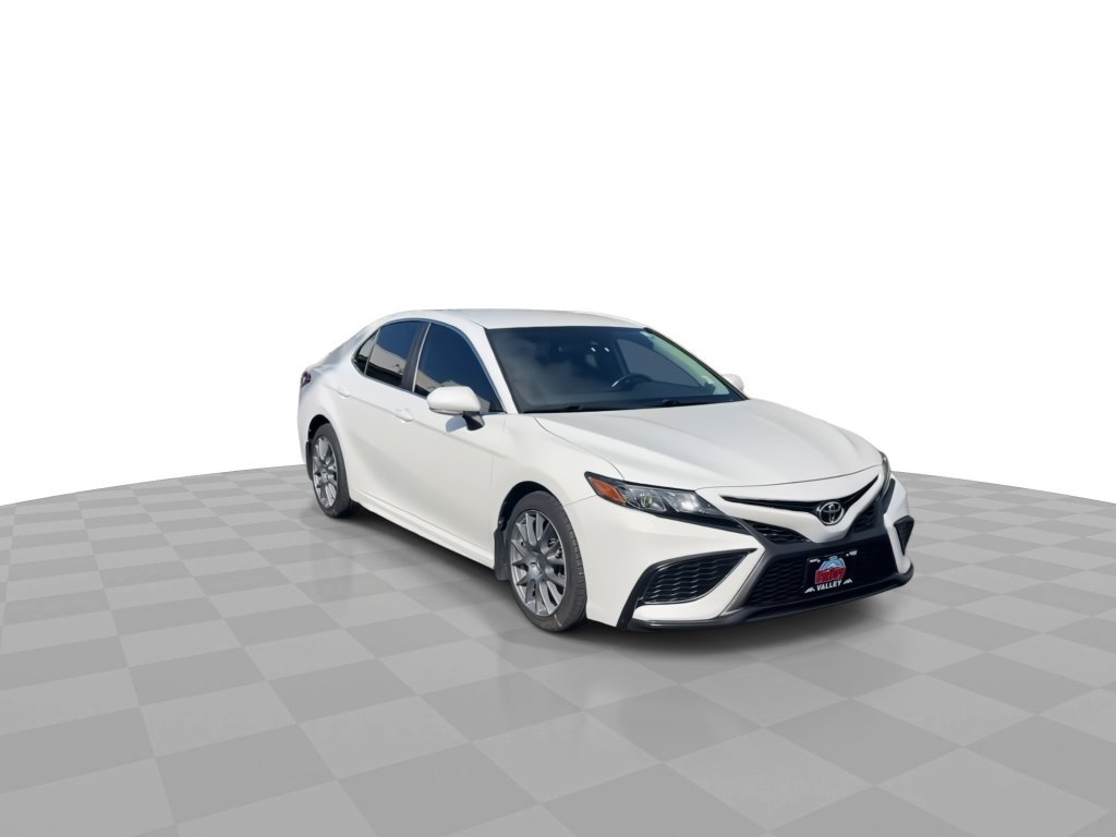 Used 2021 Toyota Camry SE FWD image 2