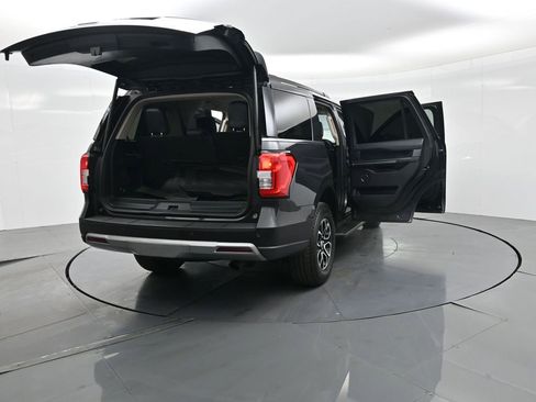Used 2024 Ford Expedition XLT image 42
