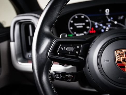 Certified 2024 Porsche Cayenne Coupe AWD/4WD image 17