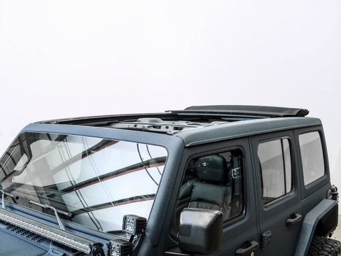Used 2021 Jeep Wrangler Unlimited Rubicon AWD/4WD image 2