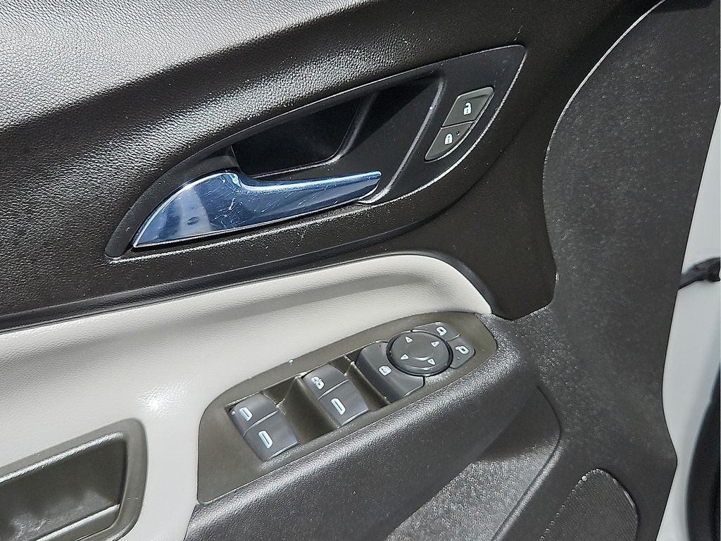 Used 2021 Chevrolet Equinox LS w/ LS Convenience Package FWD image 12