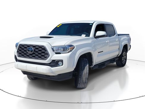 Used 2022 Toyota Tacoma TRD Sport w/ Technology Package AWD/4WD image 3