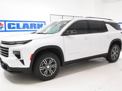 Used 2024 Chevrolet Traverse LT FWD image 12