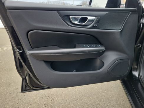 Used 2019 Volvo S60 T6 Momentum w/ Premium Package image 17