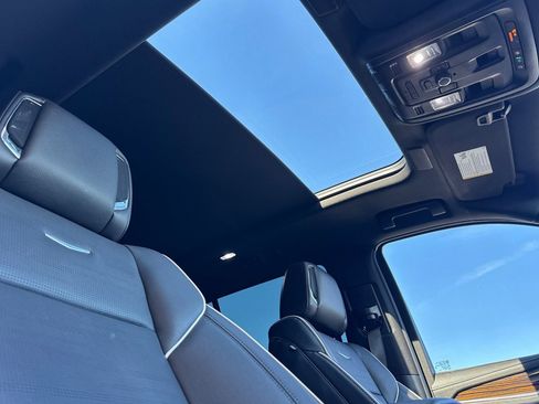 Used 2023 Cadillac Escalade Premium Luxury image 18