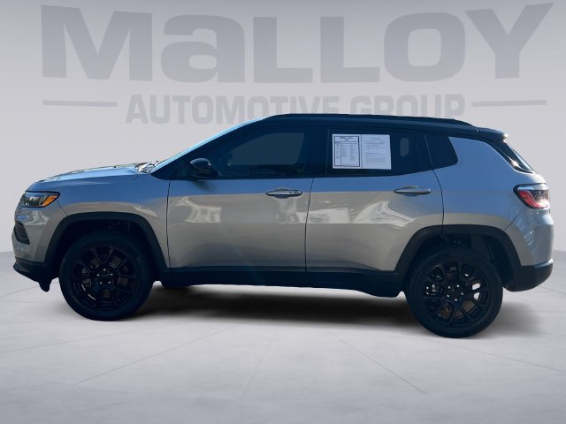 Used 2023 Jeep Compass Latitude w/ Convenience Group AWD/4WD image 2