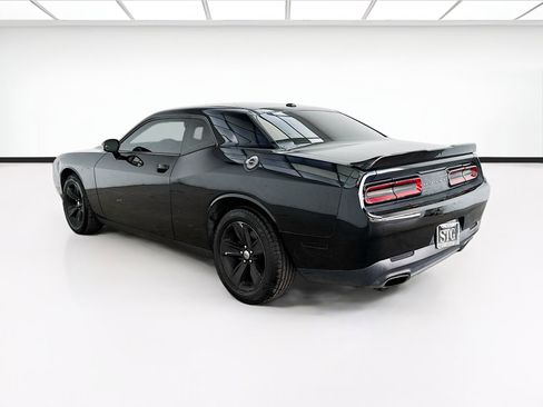 Used 2019 Dodge Challenger SXT RWD image 6