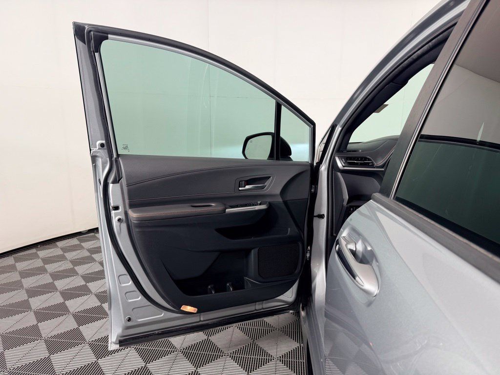 Used 2021 Toyota Sienna XSE FWD image 34