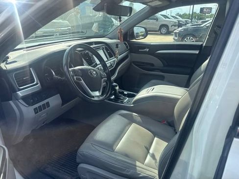 Used 2018 Toyota Highlander XLE AWD/4WD image 8