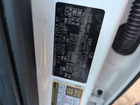 Used 2024 Kia Niro SX Touring image 5