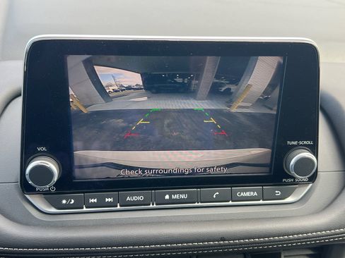 Used 2025 Nissan Rogue S image 29