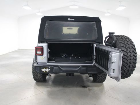 Used 2018 Jeep Wrangler Unlimited Sport S image 16