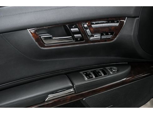 Used 2010 Mercedes-Benz CL 550 4MATIC image 9