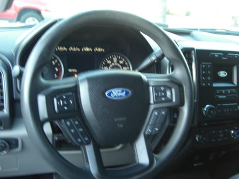 Used 2018 Ford F150 XLT w/ Trailer Tow Package image 9