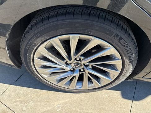 Used 2022 Lexus ES 350 Ultra Luxury w/ Accessory Package 2 image 9