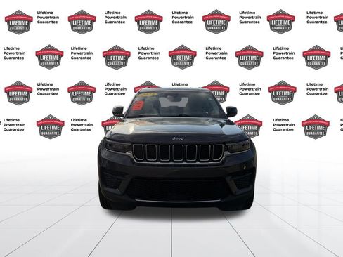 Used 2022 Jeep Grand Cherokee Laredo w/ Luxury Tech Group I image 10