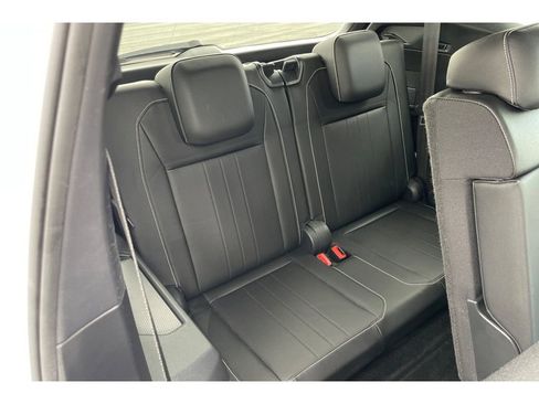 Used 2023 Volkswagen Tiguan SE R-Line FWD image 18
