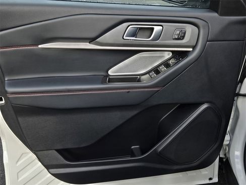 Used 2025 Ford Explorer ST image 10